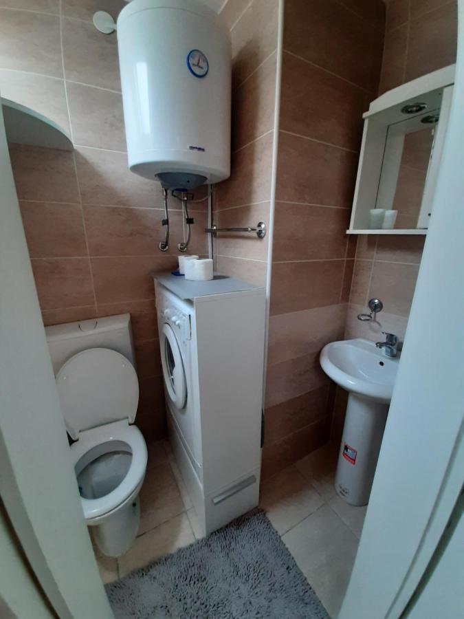 Apartmani Sara ノヴィ・サド エクステリア 写真