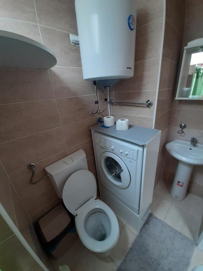 Apartmani Sara ノヴィ・サド エクステリア 写真